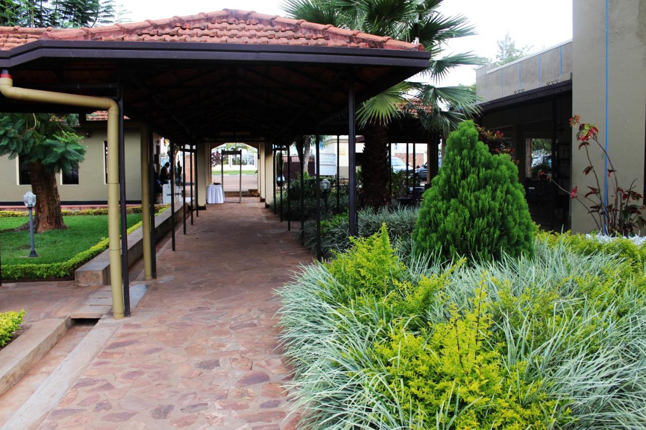 Dereva Hotel Rwamagana エクステリア 写真