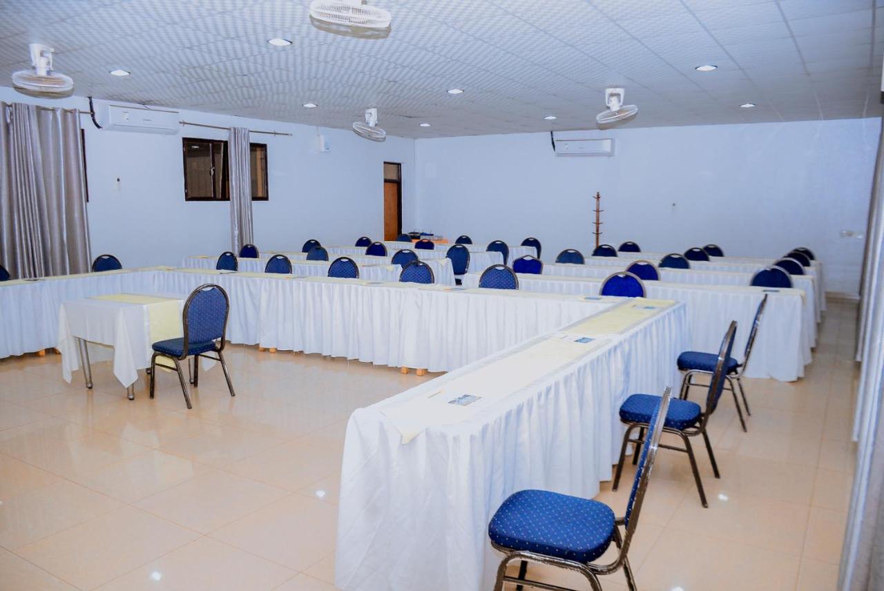Dereva Hotel Rwamagana エクステリア 写真