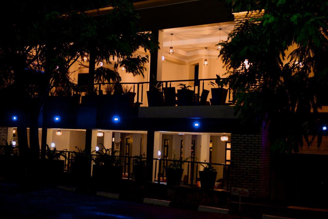Dereva Hotel Rwamagana エクステリア 写真